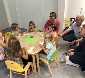Bildungsministerin Dr. Stefanie Hubig beim Besuch einer Kita in Bad Neuenahr-Ahrweiler im August 2022.